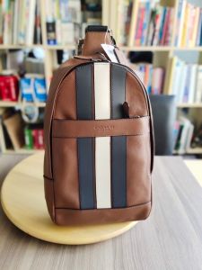 COACH CHARLES PACK WITH VARSITY STRIPE SADDLE  (F23215)