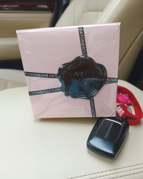 น้ำหอม Viktor&Rolf Flowerbomb EDP 100ml 